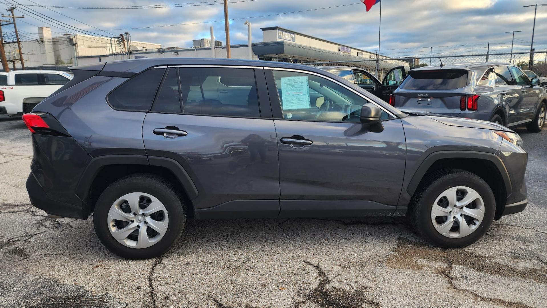 2023 Gray /GRAY Toyota RAV4 (2T3F1RFV0PC) , located at 1842 Wirt Road, Houston, TX, 77055, (713) 973-3903, 29.805330, -95.484787 - Photo#4